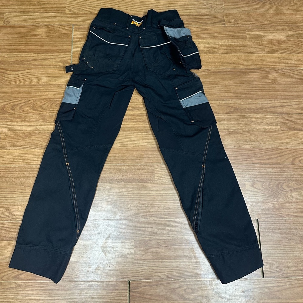 Timberland Men's Black and Gray Cargo Pants - Picture 2 of 6